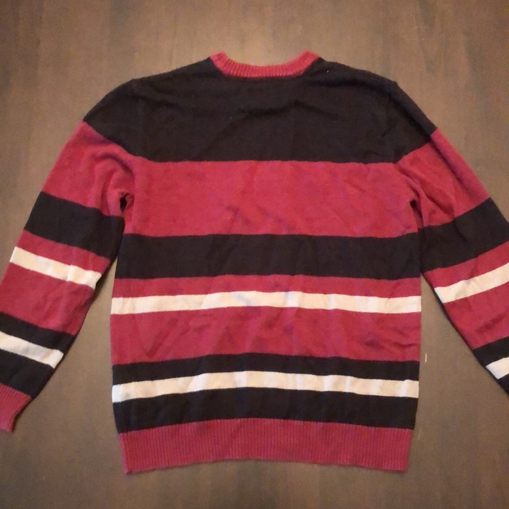 DC - Sweater - Picture 2 of 3